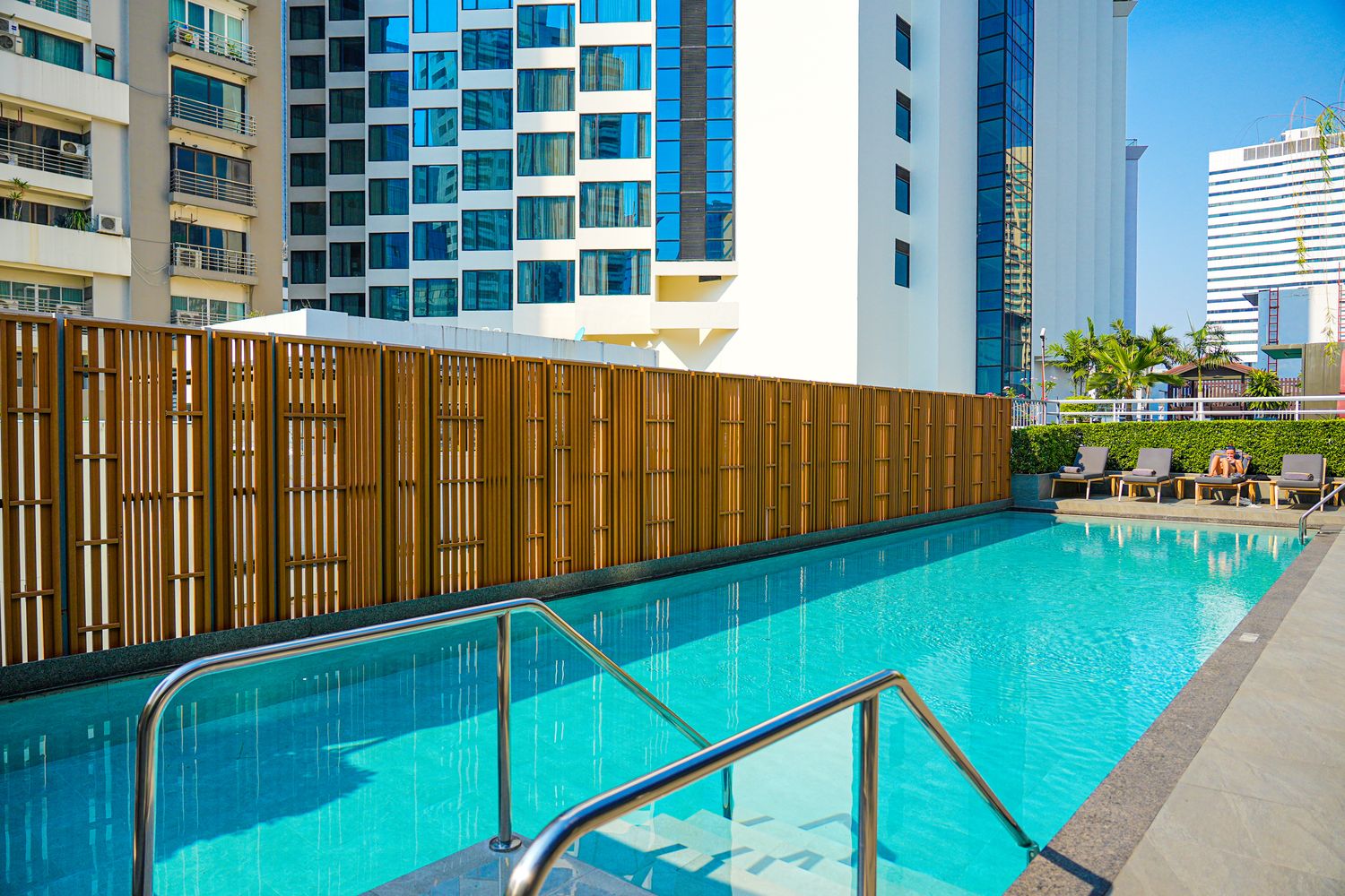 曼谷素坤逸20萬怡酒店 Courtyard Bangkok Sukhumvit 20｜近購物中心曼谷Asok住宿! @混血珊莎的奇幻旅程