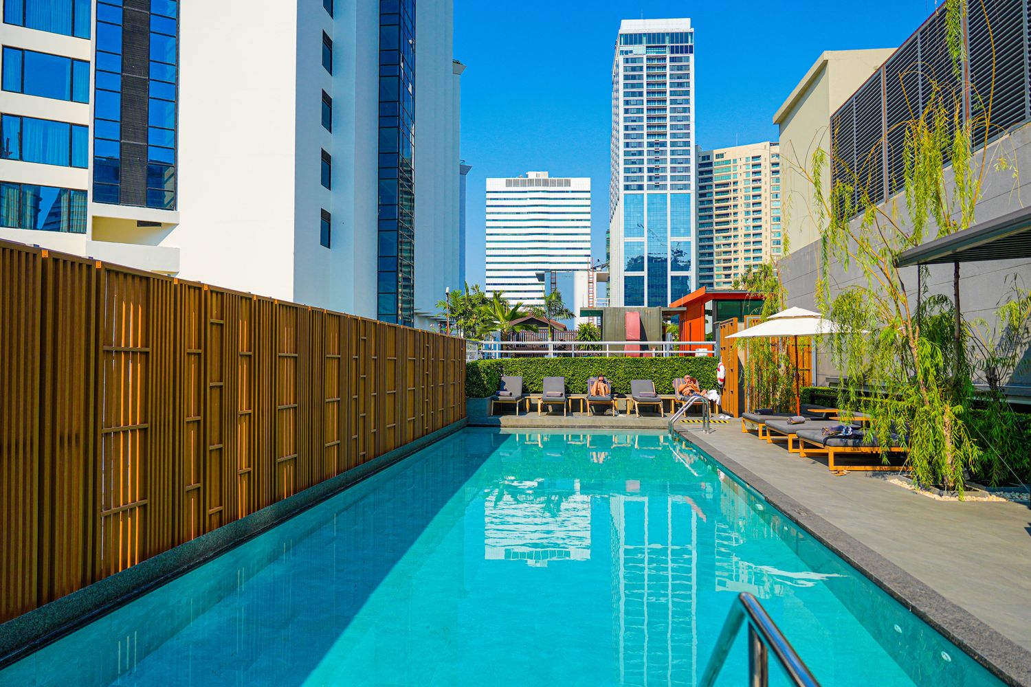 曼谷素坤逸20萬怡酒店 Courtyard Bangkok Sukhumvit 20｜近購物中心曼谷Asok住宿! @混血珊莎的奇幻旅程