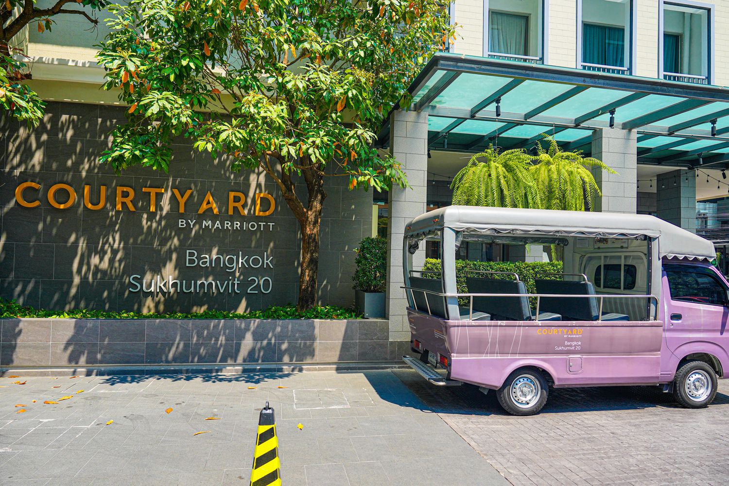 曼谷素坤逸20萬怡酒店 Courtyard Bangkok Sukhumvit 20｜近購物中心曼谷Asok住宿! @混血珊莎的奇幻旅程
