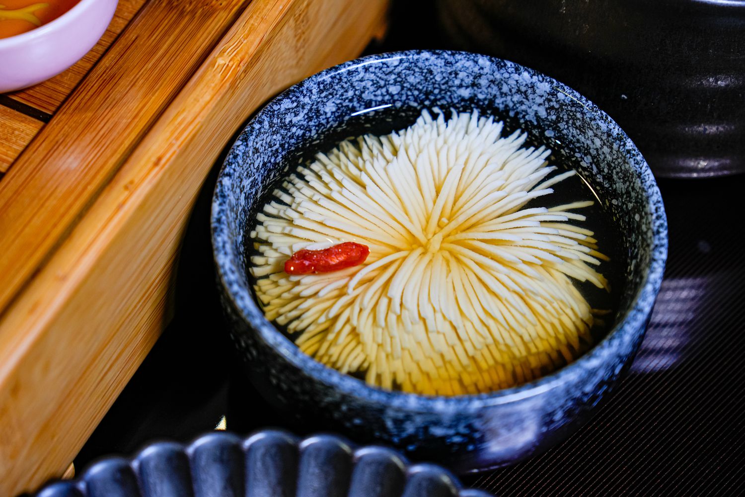 二本松涮涮屋本館｜松葉蟹雙人套餐開箱一次解鎖五種吃法，約會聚餐這家最值得！ @混血珊莎的奇幻旅程