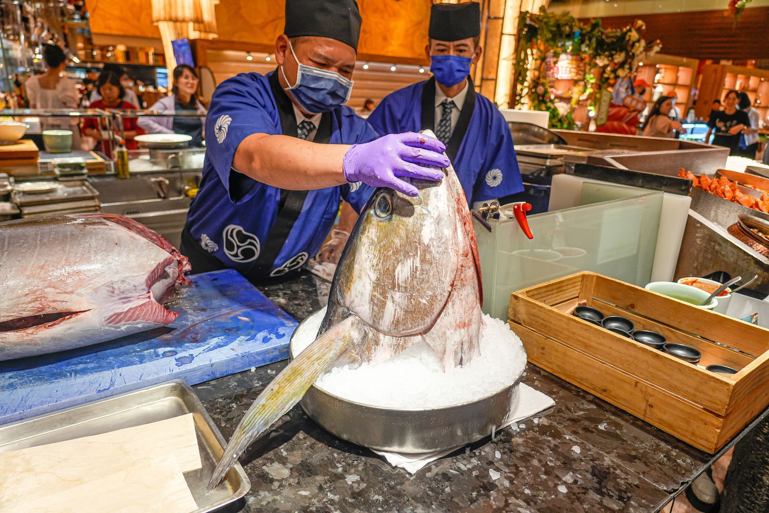 豐FOOD海陸百匯 鮪魚季｜台北自助餐吃到飽，澎湃現流海鮮多國料理任你吃，週五限定鮪魚現切秀! @混血珊莎的奇幻旅程