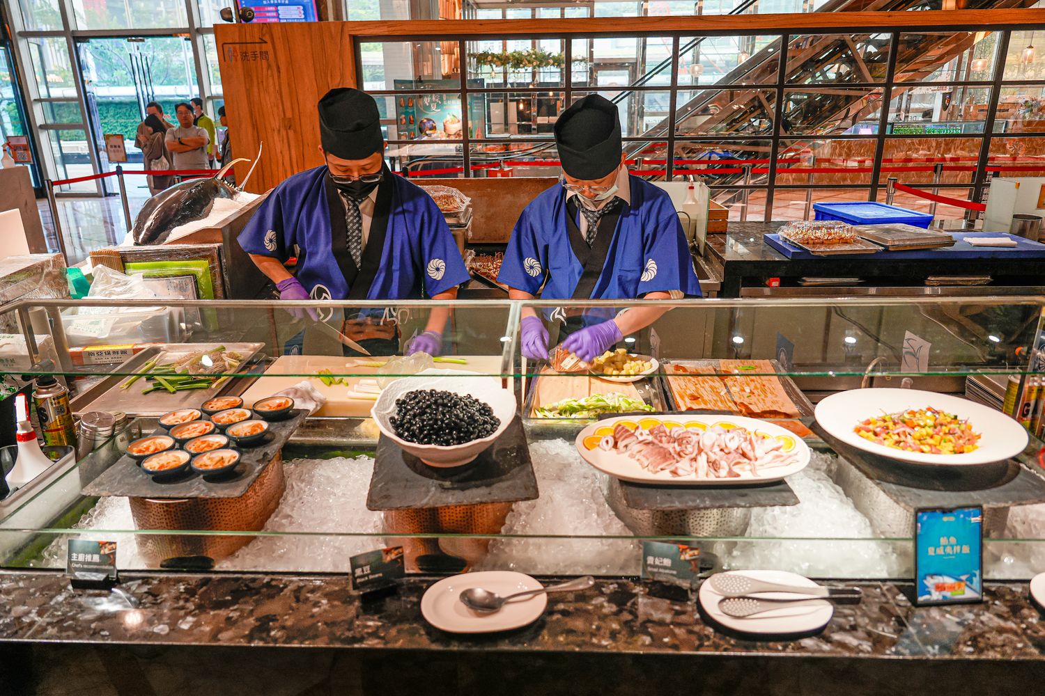 豐FOOD海陸百匯 鮪魚季｜台北自助餐吃到飽，澎湃現流海鮮多國料理任你吃，週五限定鮪魚現切秀! @混血珊莎的奇幻旅程
