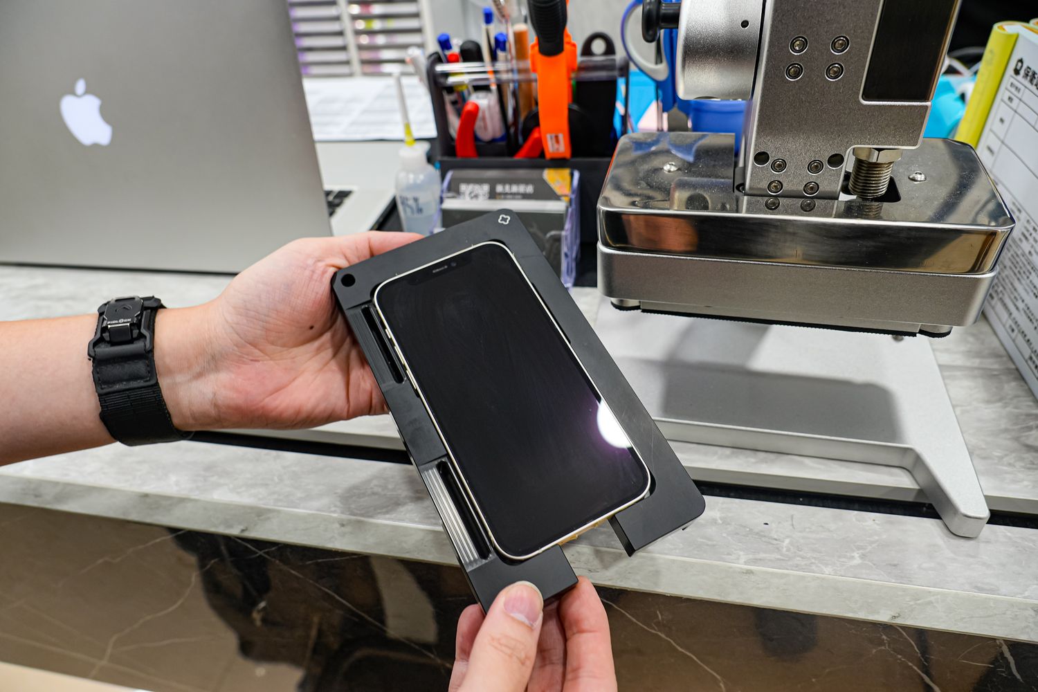 保衛站｜iPhone換電池推薦，全台門市 60 分鐘快速維修，保固半年業界最長! @混血珊莎的奇幻旅程