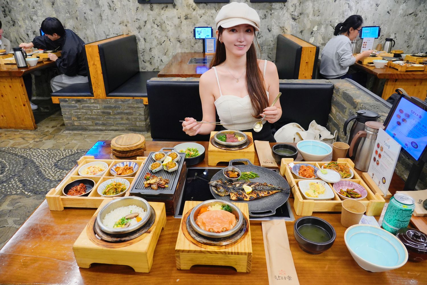 Handasot 韓多鍋總店|人氣廣安里美食，釜山釜飯專賣店 ! @混血珊莎的奇幻旅程