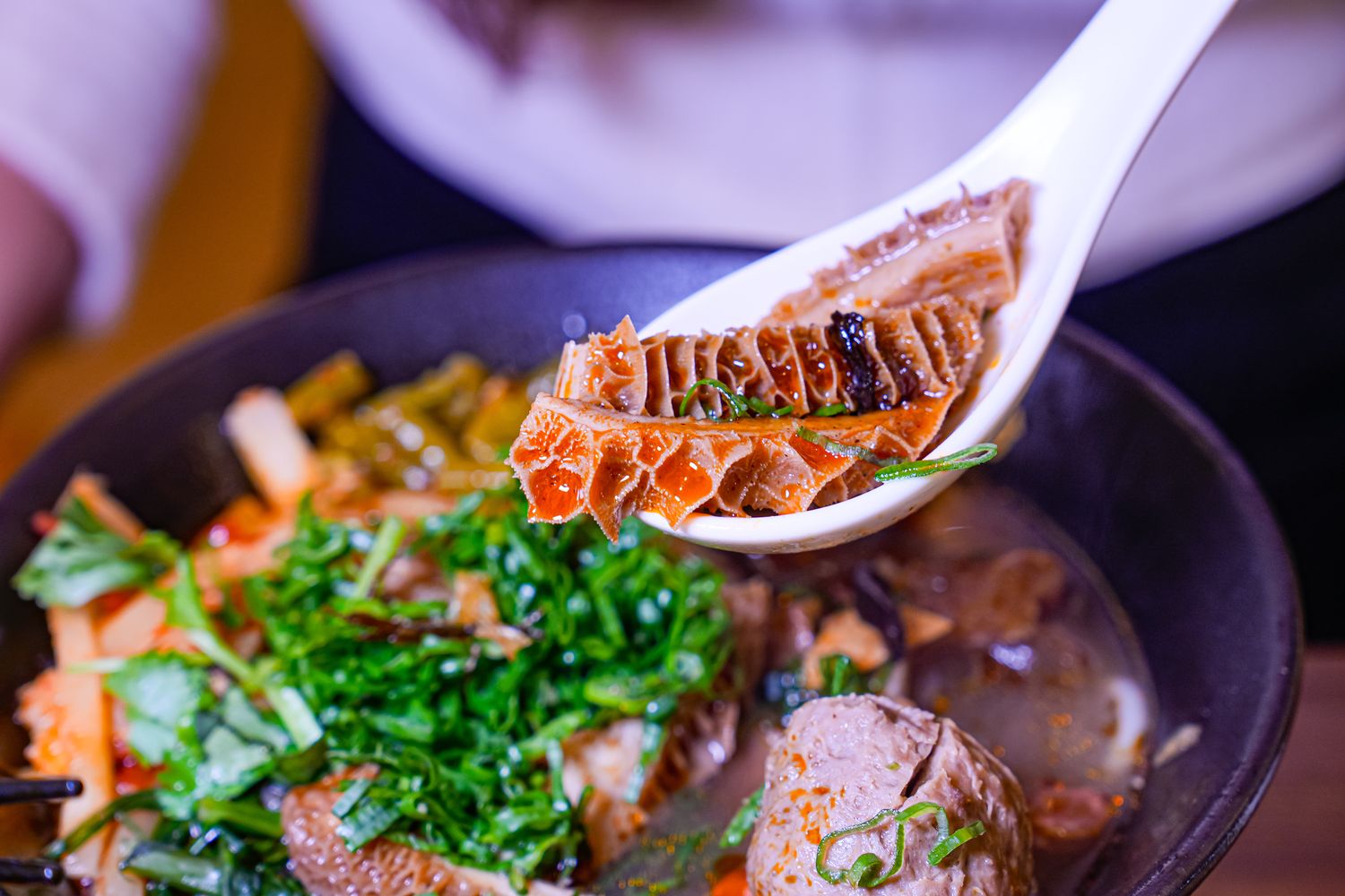 中壢小吃｜好螺嗦螺螄粉中壢新生店，職人精神復刻柳州名店，正宗口味一嗦入魂!中壢螺螄粉 @混血珊莎的奇幻旅程