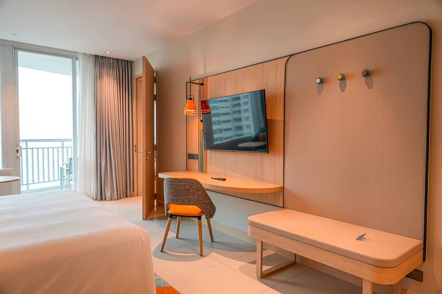 Holiday Inn Pattaya 芭達雅假日酒店｜海景套房伴美景入眠，芭達雅推薦飯店! @混血珊莎的奇幻旅程