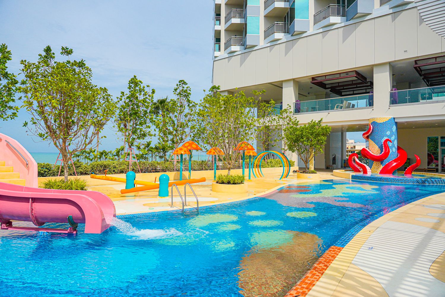 Holiday Inn Pattaya 芭達雅假日酒店｜海景套房伴美景入眠，芭達雅推薦飯店! @混血珊莎的奇幻旅程