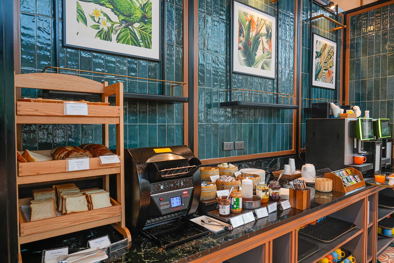 Holiday Inn Pattaya 芭達雅假日酒店｜海景套房伴美景入眠，芭達雅推薦飯店! @混血珊莎的奇幻旅程