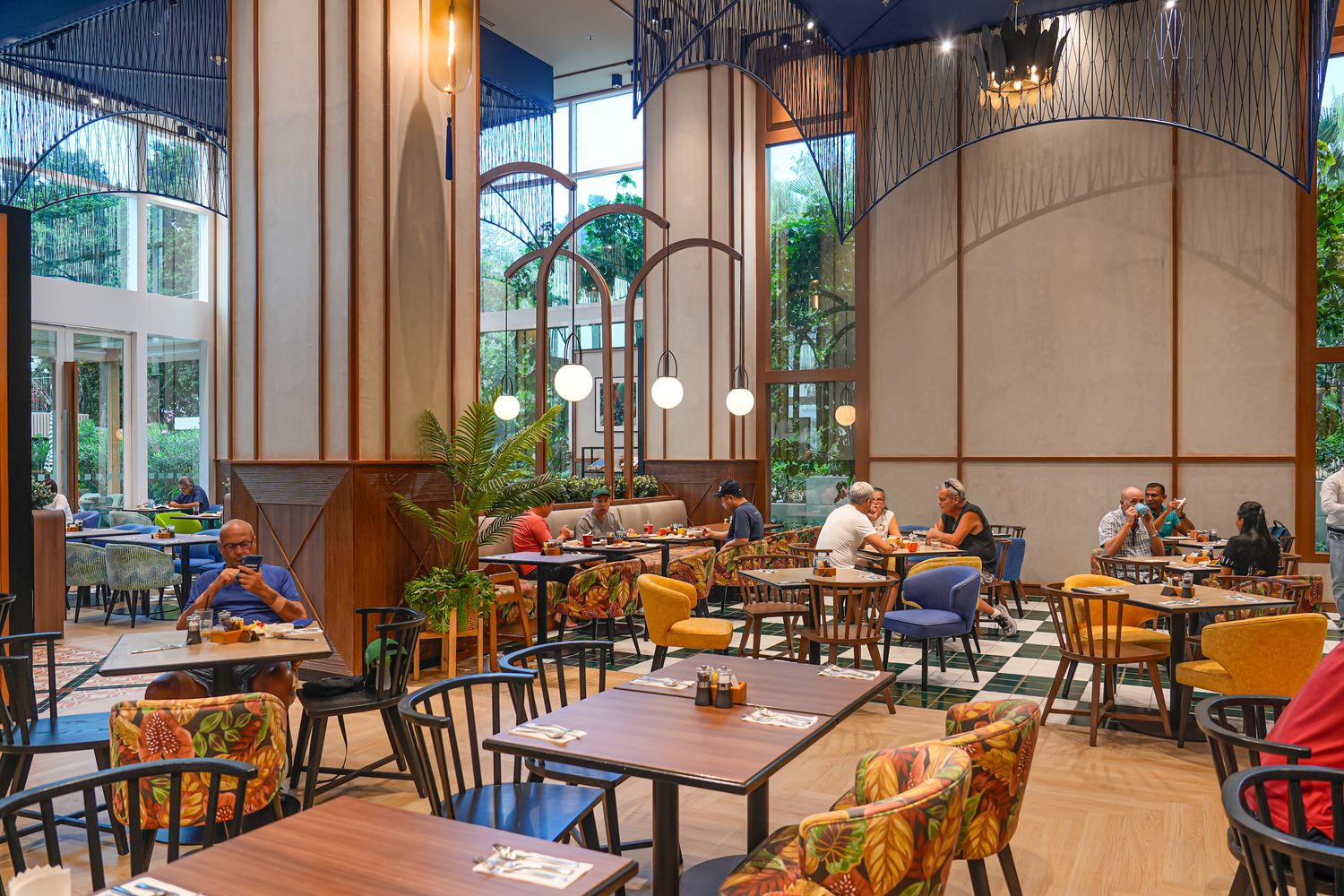 Holiday Inn Pattaya 芭達雅假日酒店｜海景套房伴美景入眠，芭達雅推薦飯店! @混血珊莎的奇幻旅程