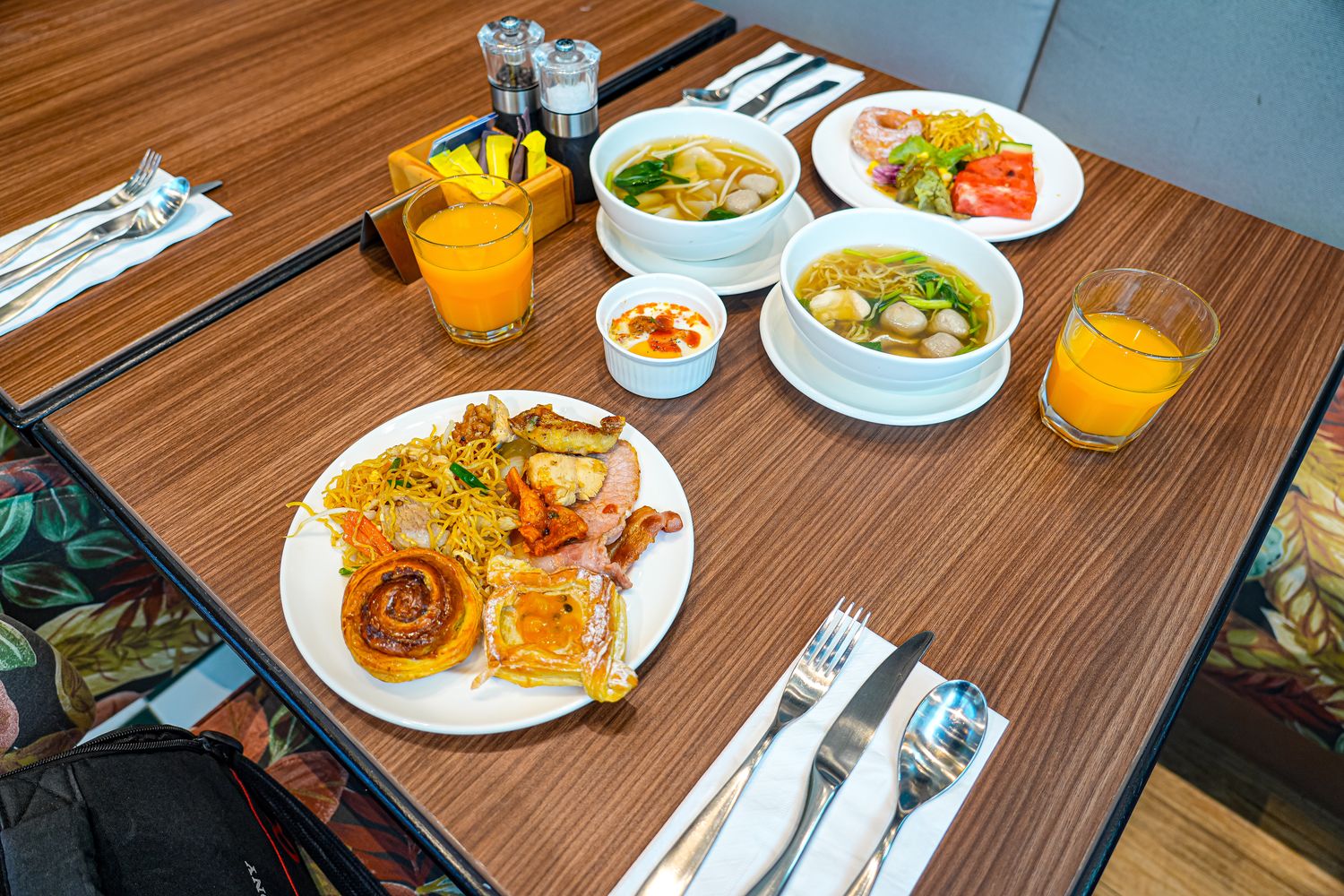 Holiday Inn Pattaya 芭達雅假日酒店｜海景套房伴美景入眠，芭達雅推薦飯店! @混血珊莎的奇幻旅程