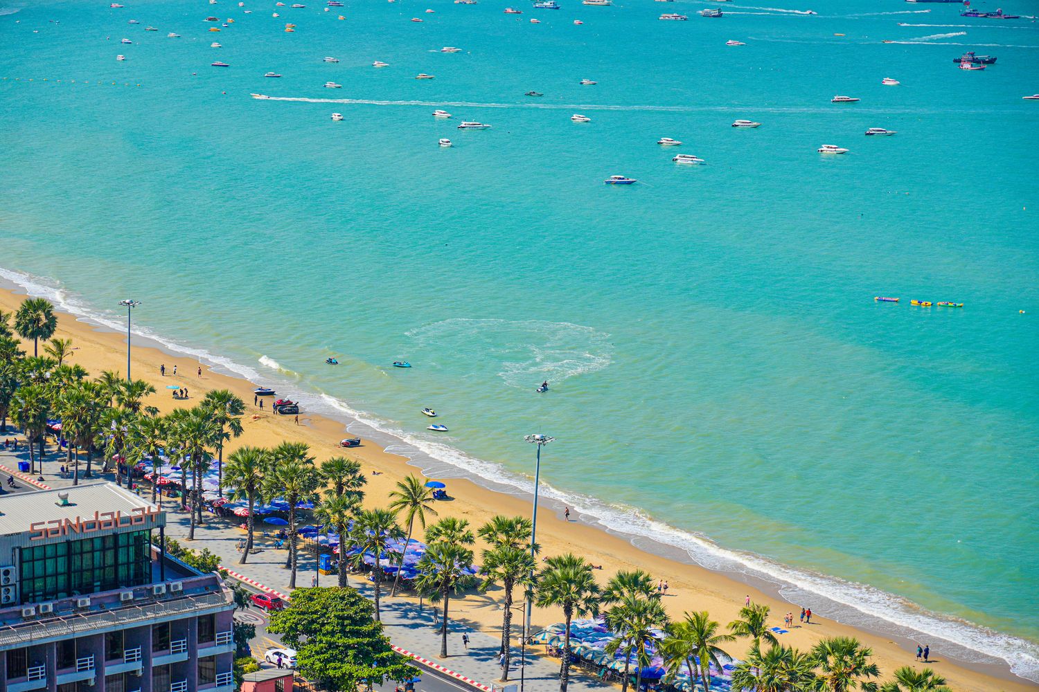 Holiday Inn Pattaya 芭達雅假日酒店｜海景套房伴美景入眠，芭達雅推薦飯店! @混血珊莎的奇幻旅程