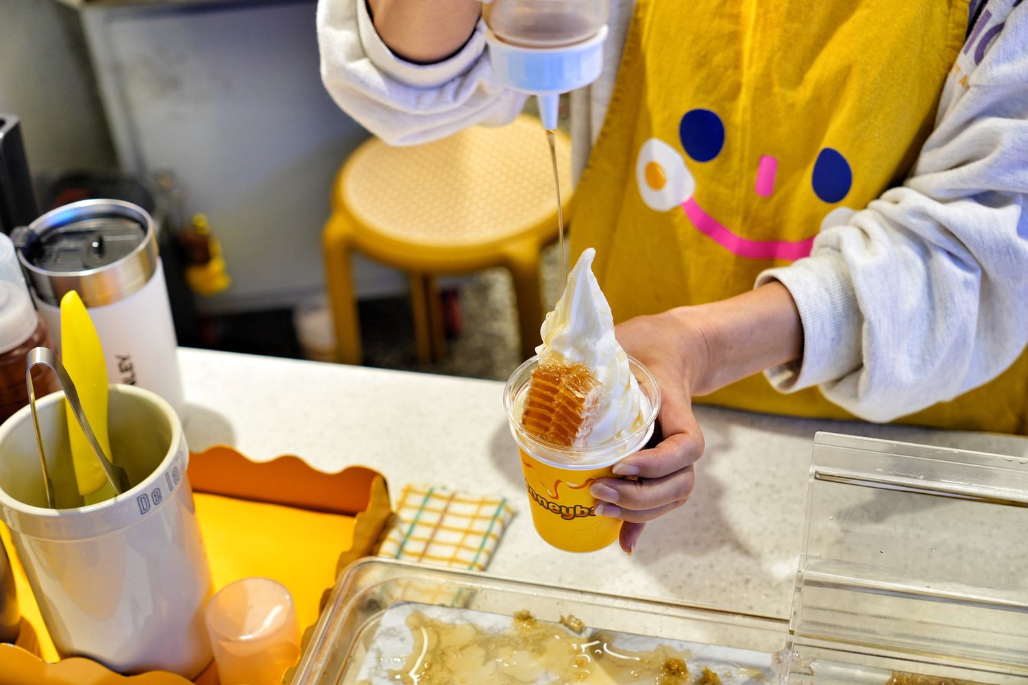 海雲台市場 必吃Honey Ba Beoljip Ice Cream 蜂巢冰淇淋 @混血珊莎的奇幻旅程