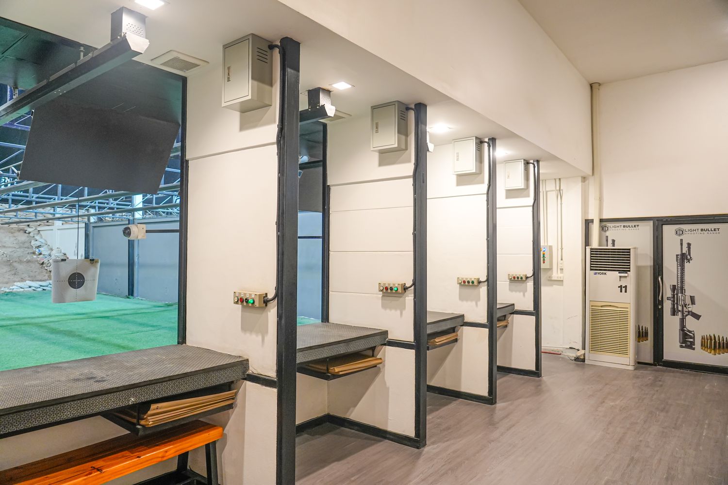 Light Bullet Shooting Range|芭達雅景點推薦，亞洲最大射擊場，中文教練 1 對 1 教學! @混血珊莎的奇幻旅程