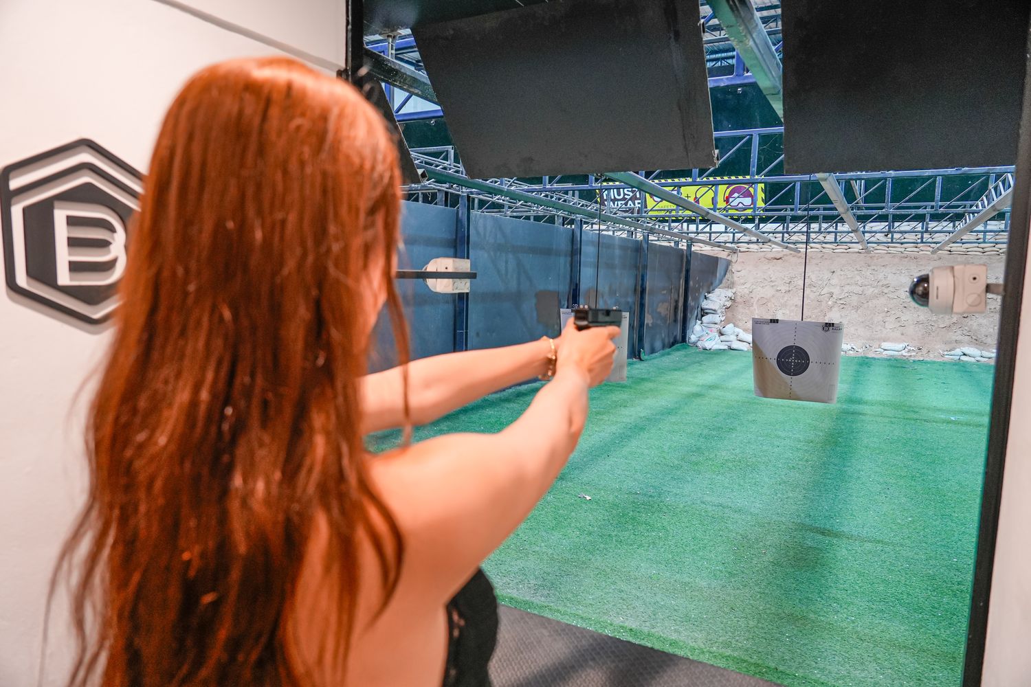 Light Bullet Shooting Range|芭達雅景點推薦，亞洲最大射擊場，中文教練 1 對 1 教學! @混血珊莎的奇幻旅程