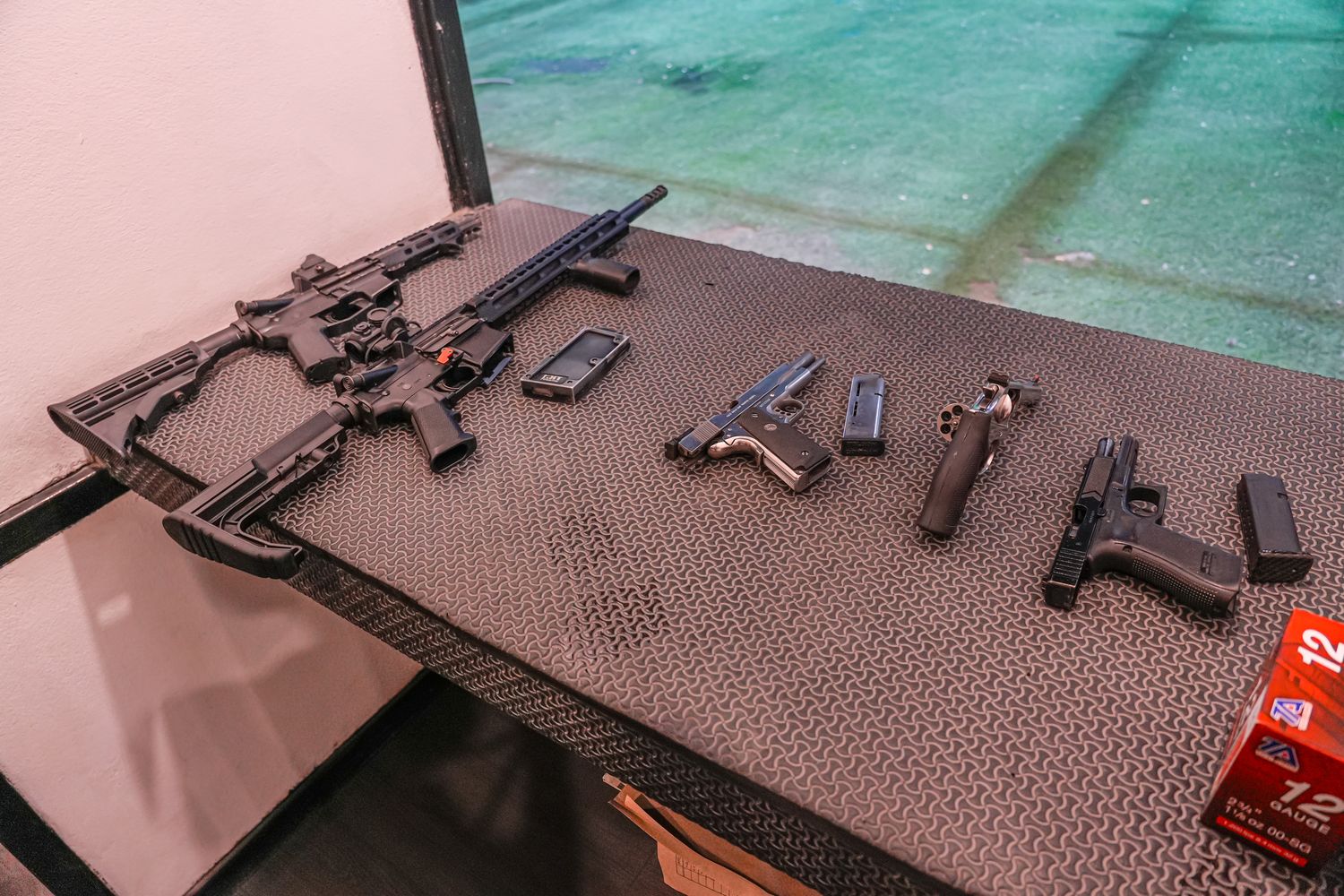 Light Bullet Shooting Range|芭達雅景點推薦，亞洲最大射擊場，中文教練 1 對 1 教學! @混血珊莎的奇幻旅程