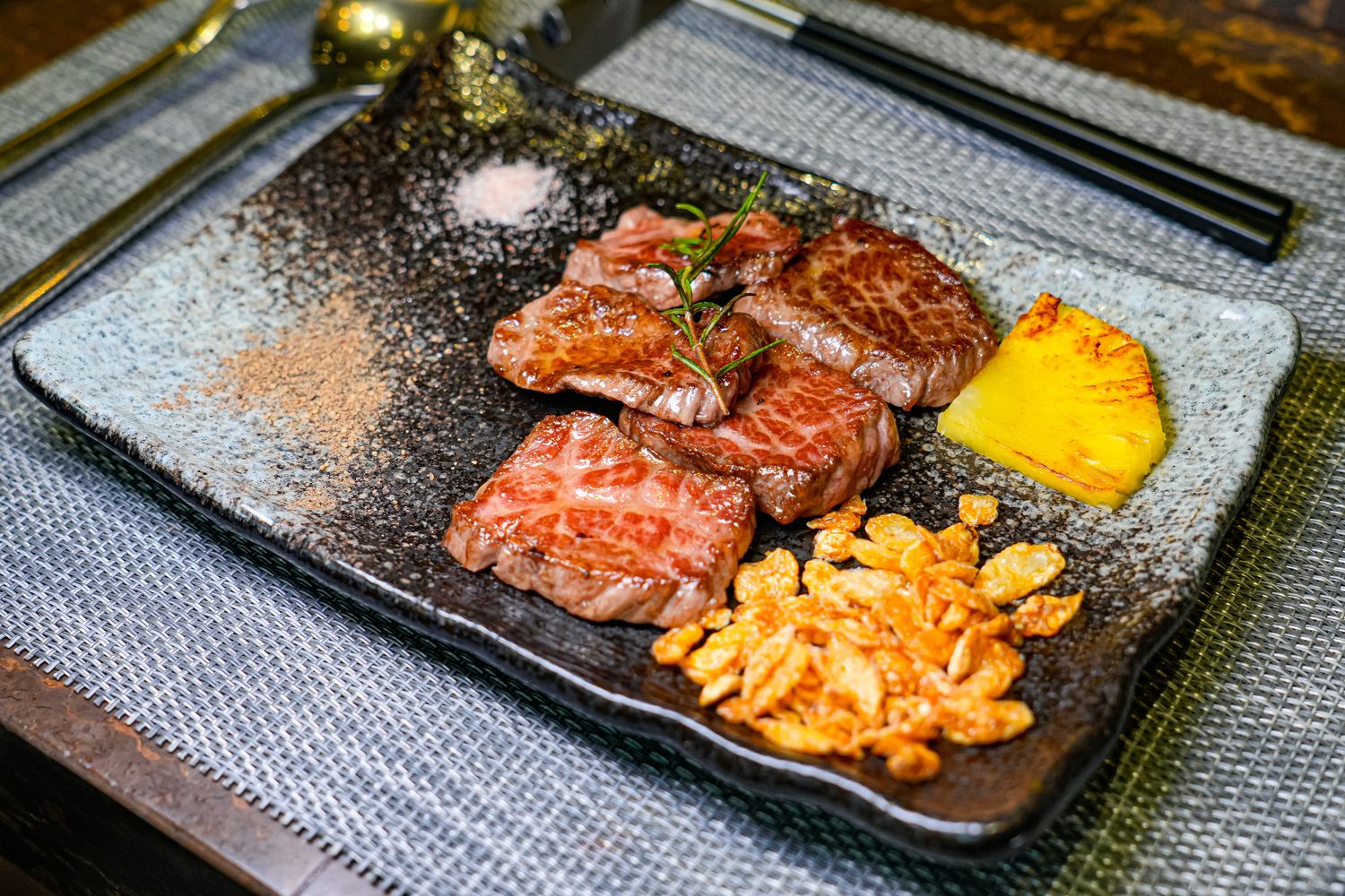 【南京復興站美食】明水然無菜單鐵板燒 慶城店|網友激推全台最強鐵板燒! @混血珊莎的奇幻旅程 【南京復興站美食】明水然無菜單鐵板燒 慶城店|網友激推全台最強鐵板燒! @混血珊莎的奇幻旅程