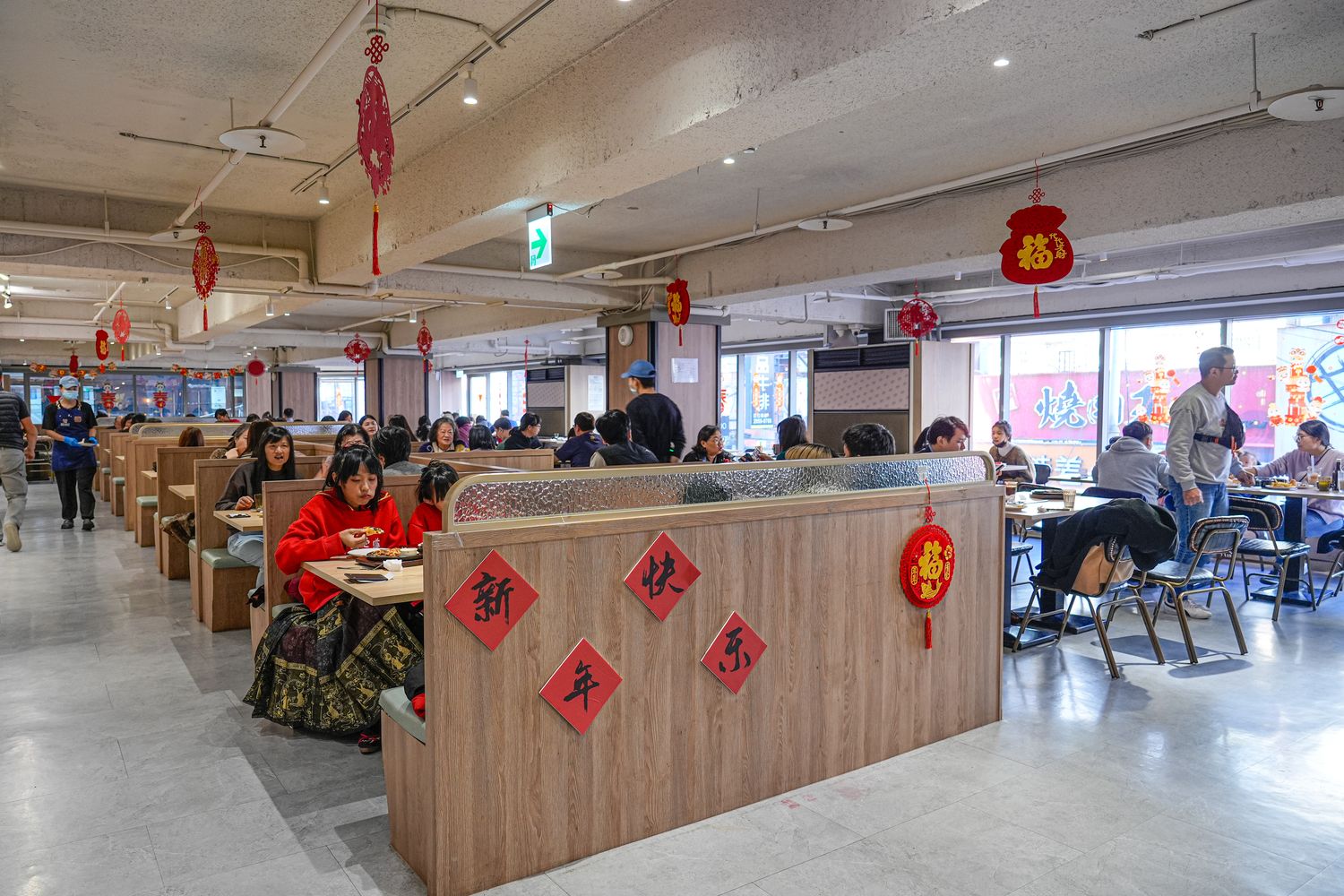 板橋吃到飽｜牛室炙燒牛排板橋府中店，平日自助吧爽嗑百道料理 399 元起，板橋牛排! @混血珊莎的奇幻旅程