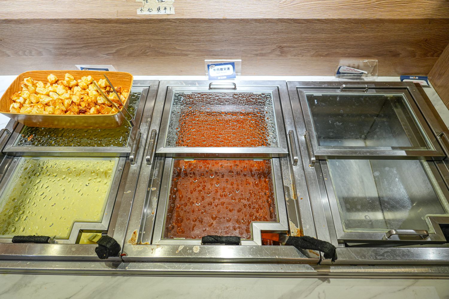 板橋吃到飽｜牛室炙燒牛排板橋府中店，平日自助吧爽嗑百道料理 399 元起，板橋牛排! @混血珊莎的奇幻旅程