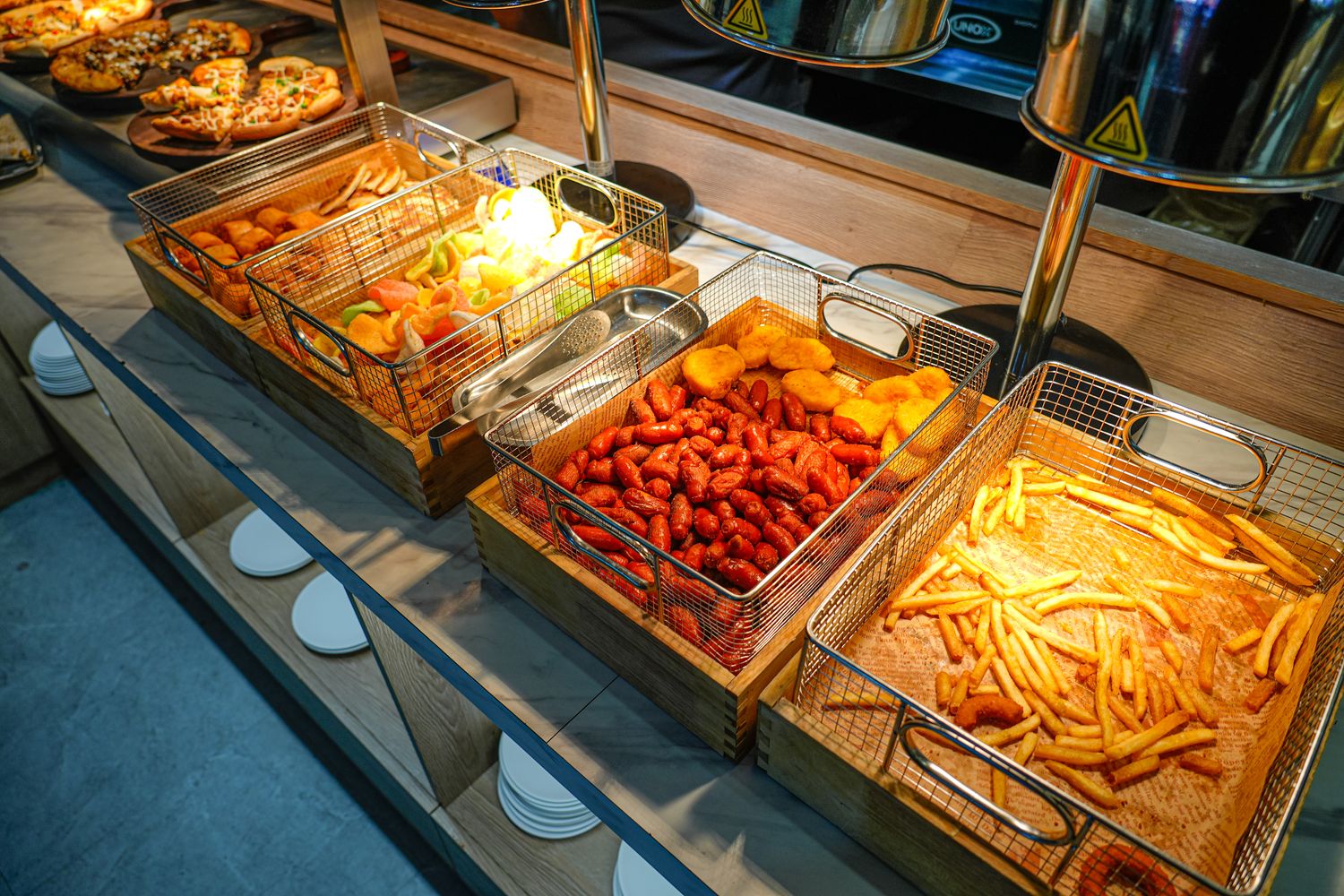 板橋吃到飽｜牛室炙燒牛排板橋府中店，平日自助吧爽嗑百道料理 399 元起，板橋牛排! @混血珊莎的奇幻旅程