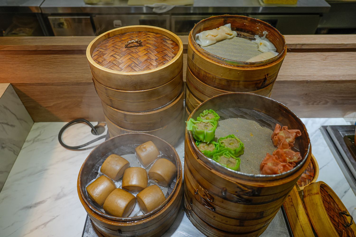 板橋吃到飽｜牛室炙燒牛排板橋府中店，平日自助吧爽嗑百道料理 399 元起，板橋牛排! @混血珊莎的奇幻旅程