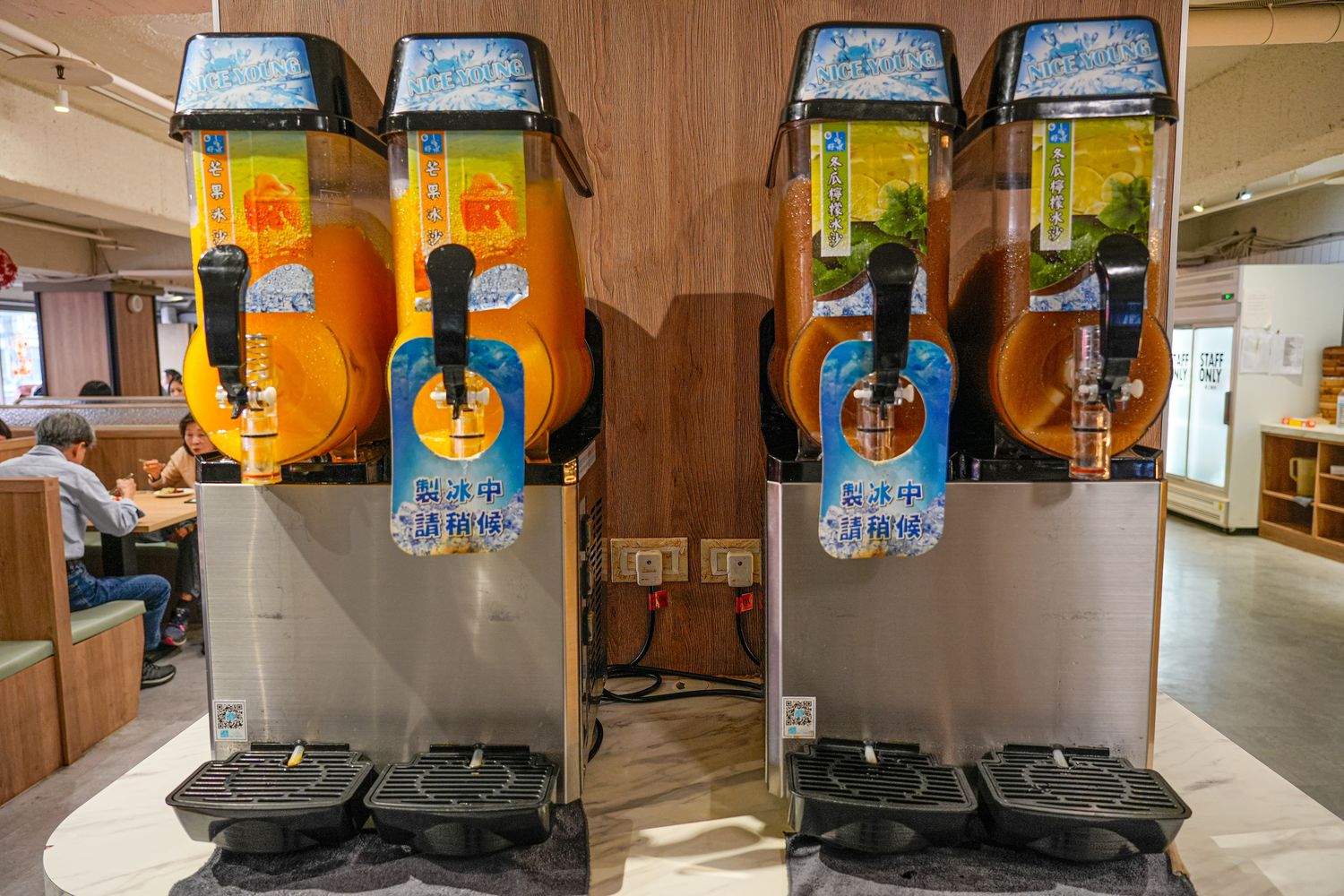 板橋吃到飽｜牛室炙燒牛排板橋府中店，平日自助吧爽嗑百道料理 399 元起，板橋牛排! @混血珊莎的奇幻旅程