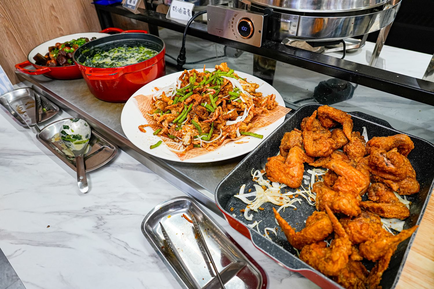 板橋吃到飽｜牛室炙燒牛排板橋府中店，平日自助吧爽嗑百道料理 399 元起，板橋牛排! @混血珊莎的奇幻旅程