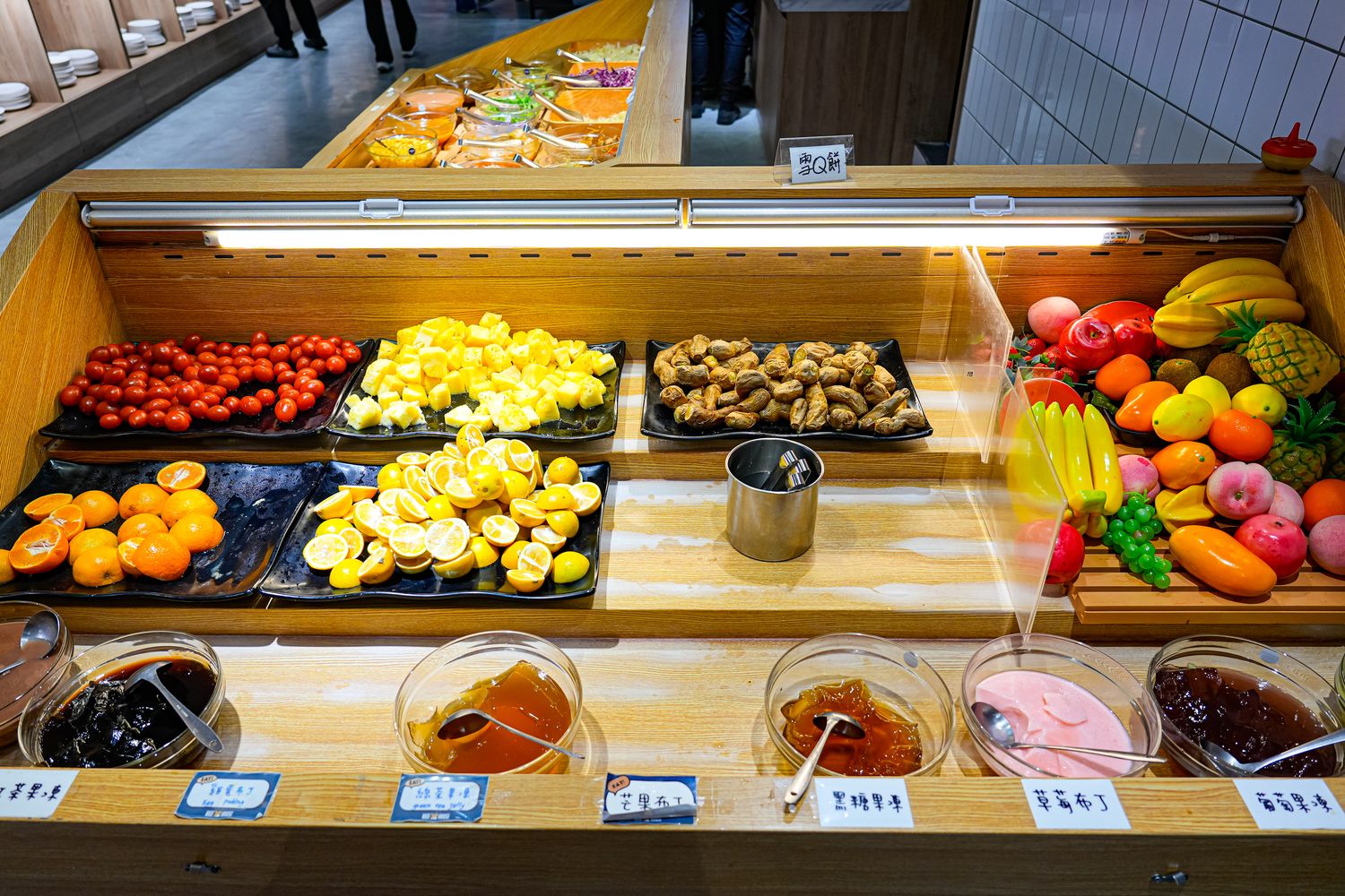 板橋吃到飽｜牛室炙燒牛排板橋府中店，平日自助吧爽嗑百道料理 399 元起，板橋牛排! @混血珊莎的奇幻旅程
