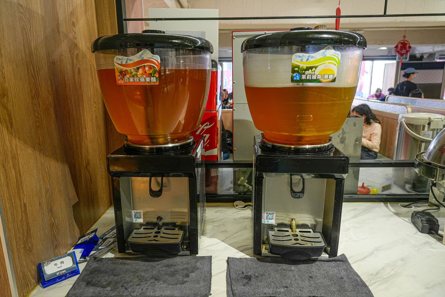 板橋吃到飽｜牛室炙燒牛排板橋府中店，平日自助吧爽嗑百道料理 399 元起，板橋牛排! @混血珊莎的奇幻旅程
