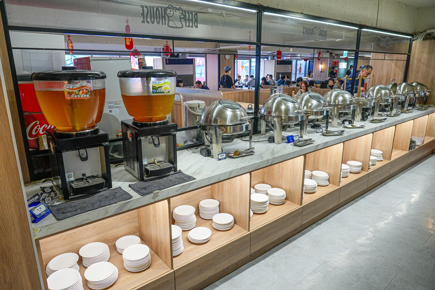 板橋吃到飽｜牛室炙燒牛排板橋府中店，平日自助吧爽嗑百道料理 399 元起，板橋牛排! @混血珊莎的奇幻旅程