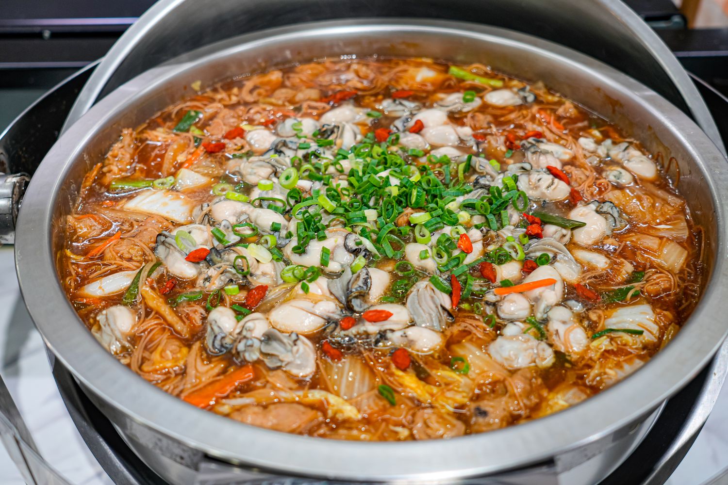 板橋吃到飽｜牛室炙燒牛排板橋府中店，平日自助吧爽嗑百道料理 399 元起，板橋牛排! @混血珊莎的奇幻旅程