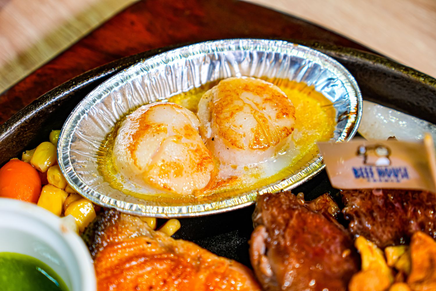 板橋吃到飽｜牛室炙燒牛排板橋府中店，平日自助吧爽嗑百道料理 399 元起，板橋牛排! @混血珊莎的奇幻旅程