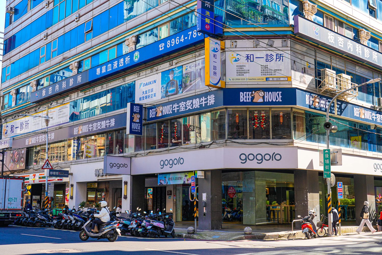 板橋吃到飽｜牛室炙燒牛排板橋府中店，平日自助吧爽嗑百道料理 399 元起，板橋牛排! @混血珊莎的奇幻旅程