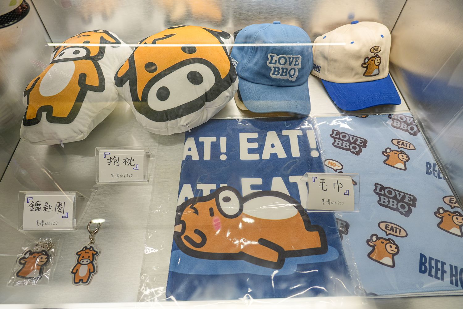 板橋吃到飽｜牛室炙燒牛排板橋府中店，平日自助吧爽嗑百道料理 399 元起，板橋牛排! @混血珊莎的奇幻旅程