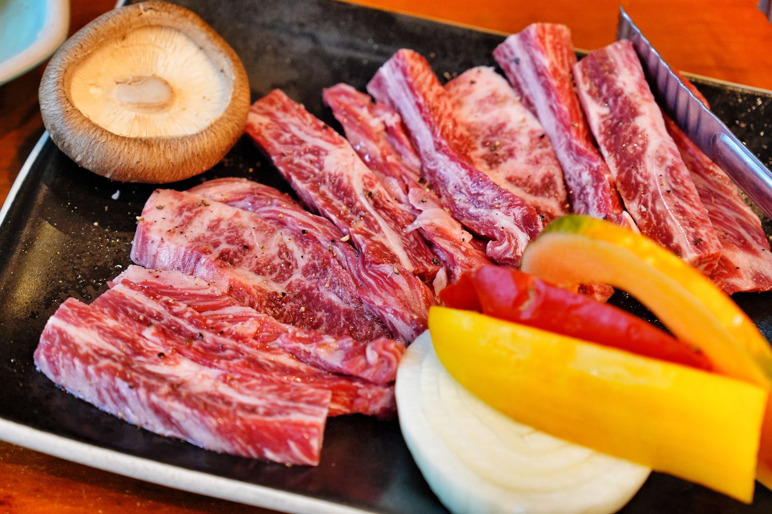 釜山西面站美食「思味軒」專人代烤韓牛料理，必吃石鍋排骨湯! @混血珊莎的奇幻旅程