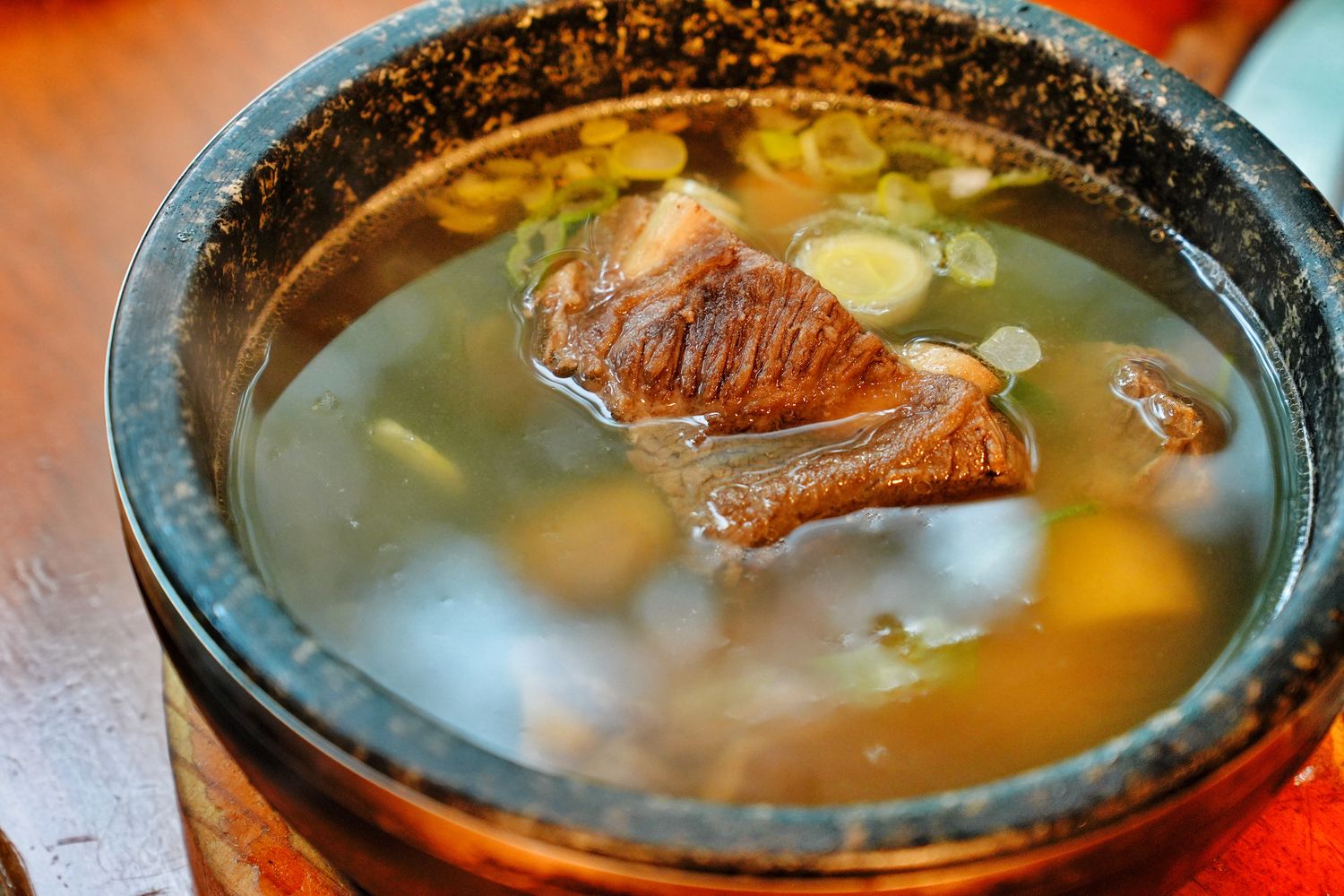 釜山西面站美食「思味軒」專人代烤韓牛料理，必吃石鍋排骨湯! @混血珊莎的奇幻旅程