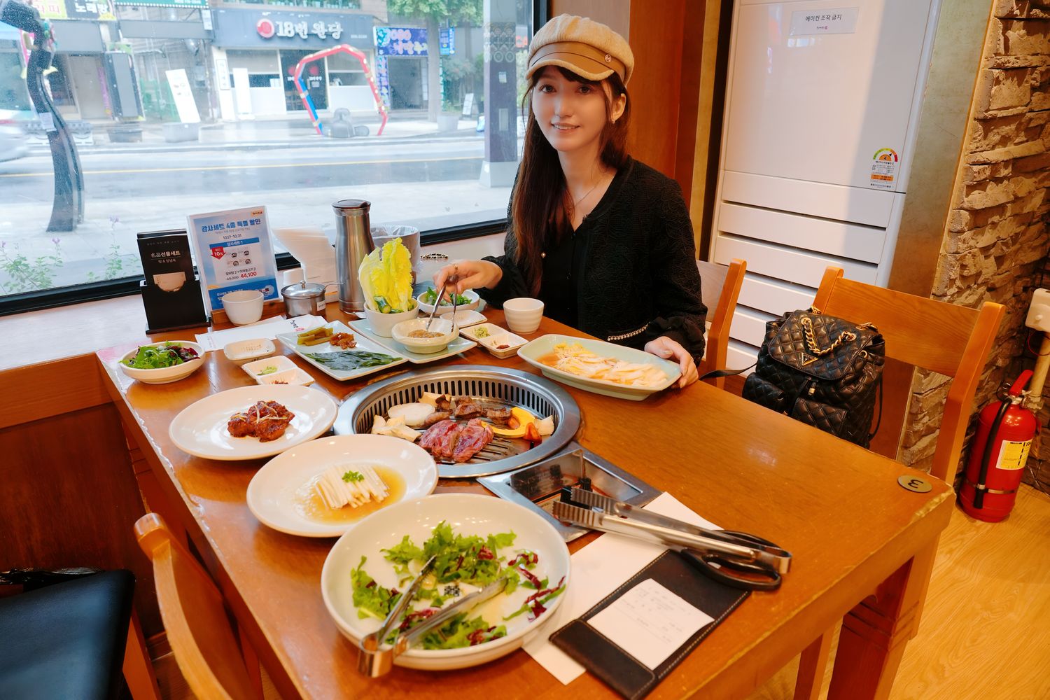 釜山西面站美食「思味軒」專人代烤韓牛料理，必吃石鍋排骨湯! @混血珊莎的奇幻旅程