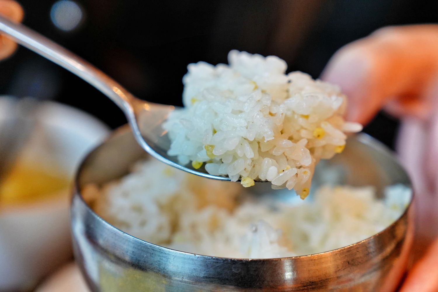 釜山西面站美食「思味軒」專人代烤韓牛料理，必吃石鍋排骨湯! @混血珊莎的奇幻旅程
