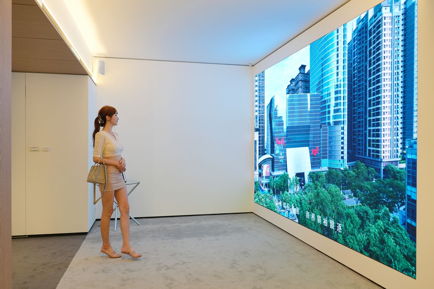 新潤世界城|板南線府中站燙金門牌，板橋建案千坪基地，一站直達新板特區! @混血珊莎的奇幻旅程