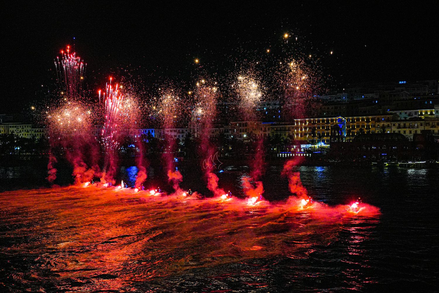 海洋交響曲Symphony Of The Sea Show｜最新富國島海上煙火表演秀! @混血珊莎的奇幻旅程