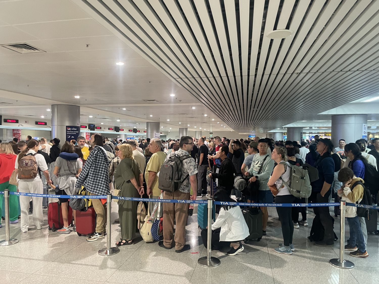 越南快速通關｜胡志明市新山一國際機場快速通關服務，真人心得分享! @混血珊莎的奇幻旅程