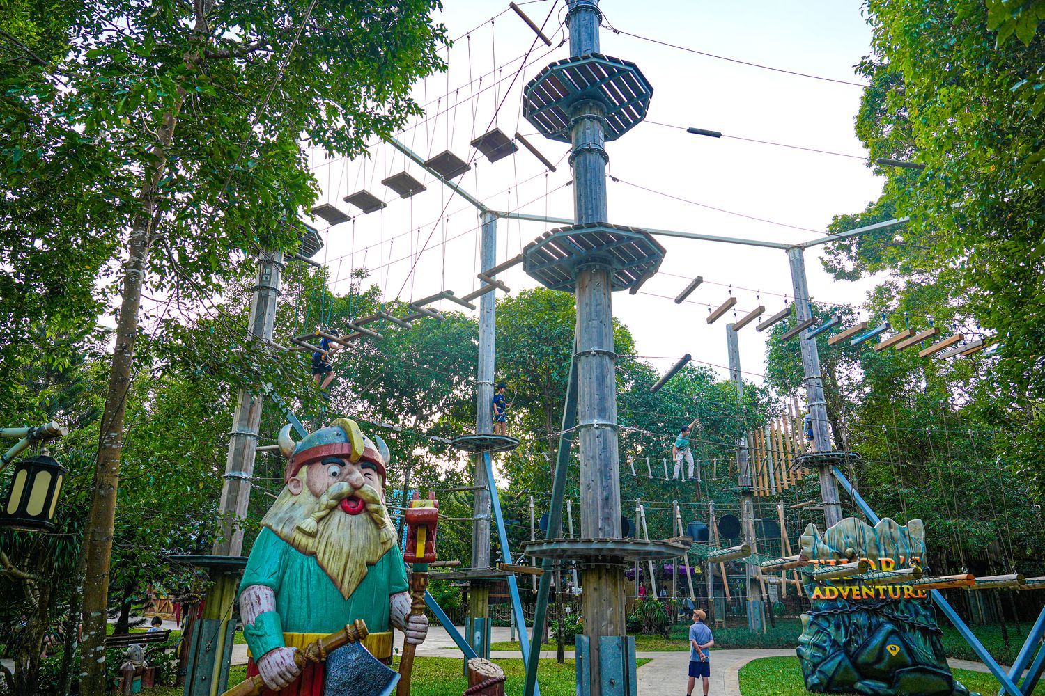 2025 富國島珍珠遊樂園 VinWonders Phu Quoc｜煙火、設施、表演遊玩攻略! @混血珊莎的奇幻旅程