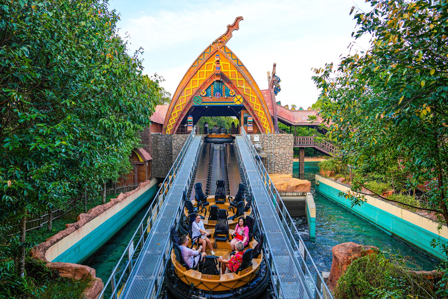 2025 富國島珍珠遊樂園 VinWonders Phu Quoc｜煙火、設施、表演遊玩攻略! @混血珊莎的奇幻旅程