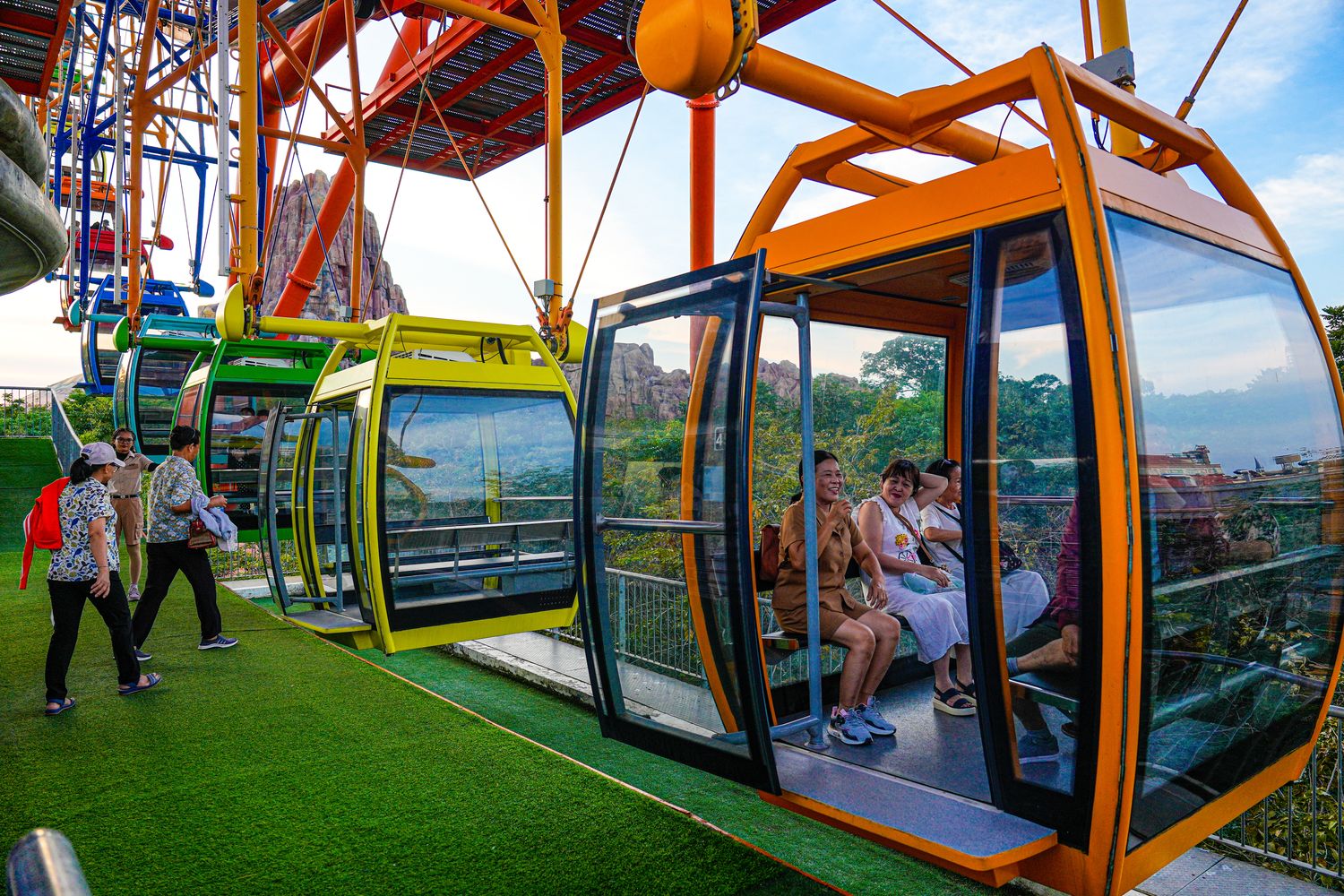 2025 富國島珍珠遊樂園 VinWonders Phu Quoc｜煙火、設施、表演遊玩攻略! @混血珊莎的奇幻旅程