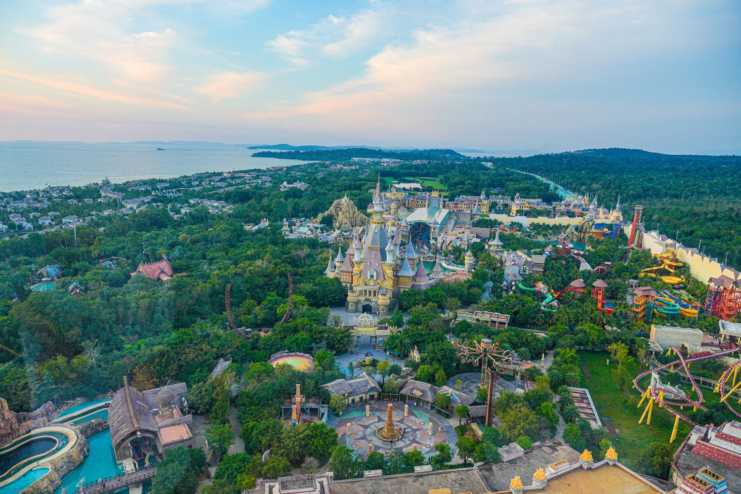2025 富國島珍珠遊樂園 VinWonders Phu Quoc｜煙火、設施、表演遊玩攻略! @混血珊莎的奇幻旅程