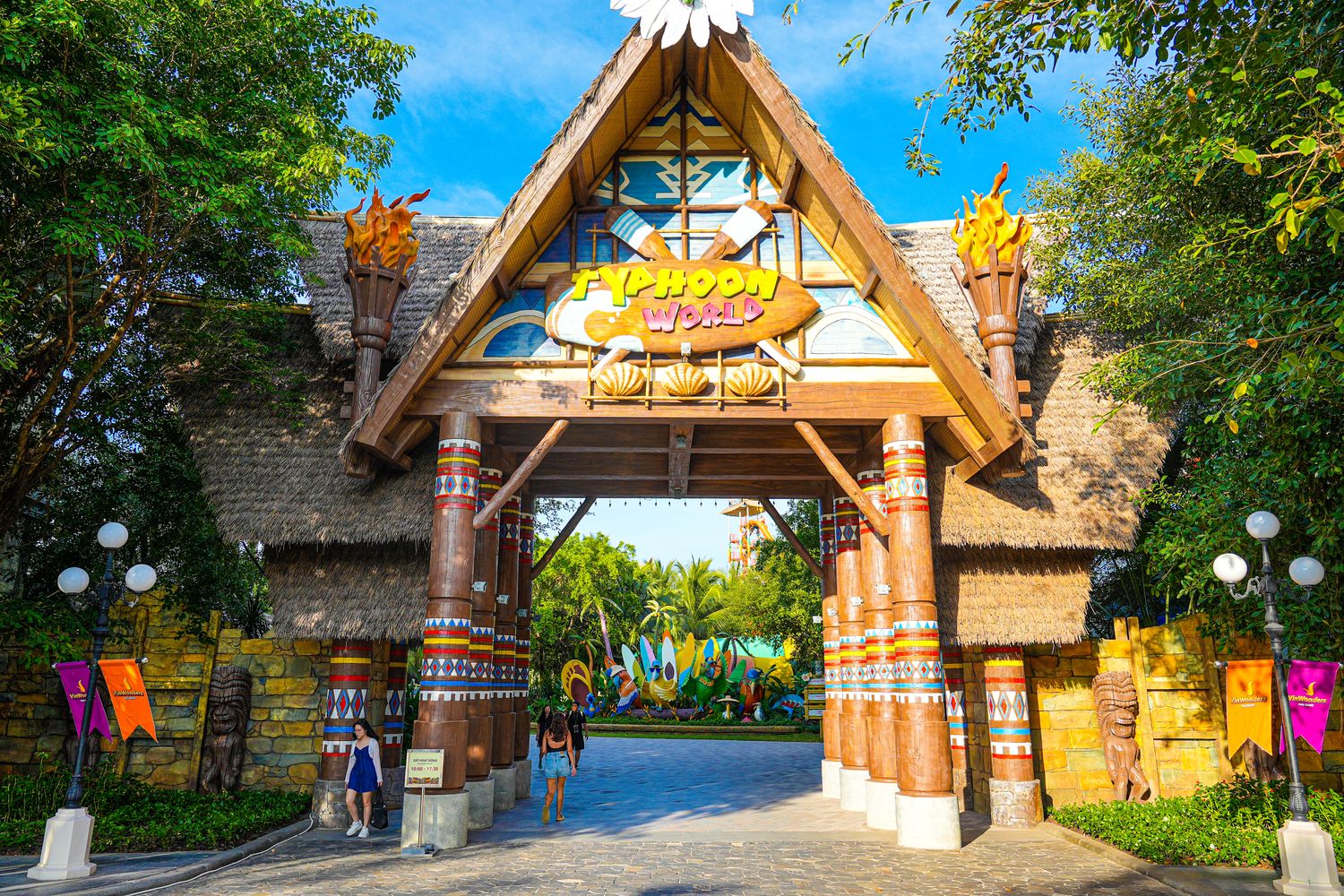 2025 富國島珍珠遊樂園 VinWonders Phu Quoc｜煙火、設施、表演遊玩攻略! @混血珊莎的奇幻旅程