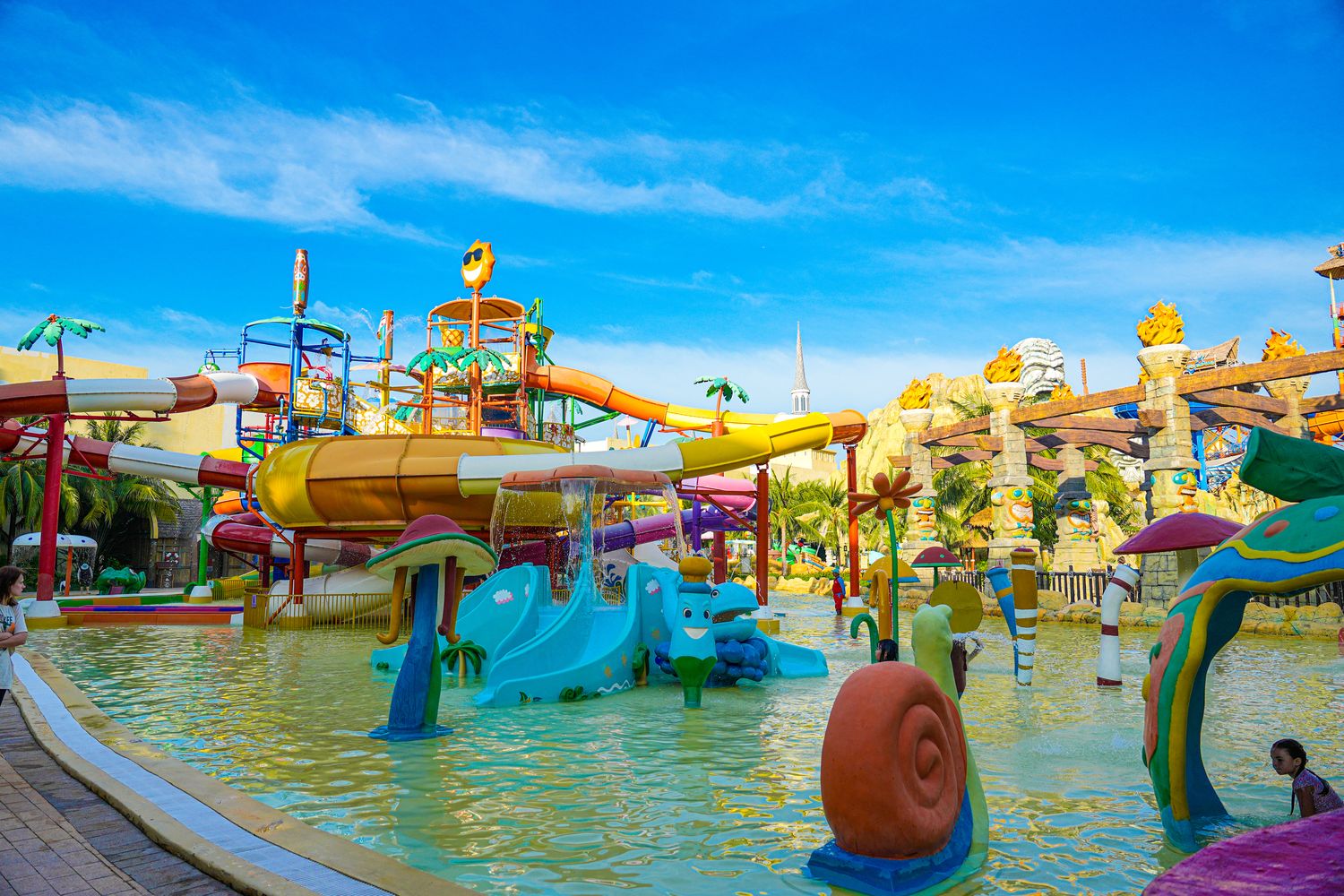 2025 富國島珍珠遊樂園 VinWonders Phu Quoc｜煙火、設施、表演遊玩攻略! @混血珊莎的奇幻旅程