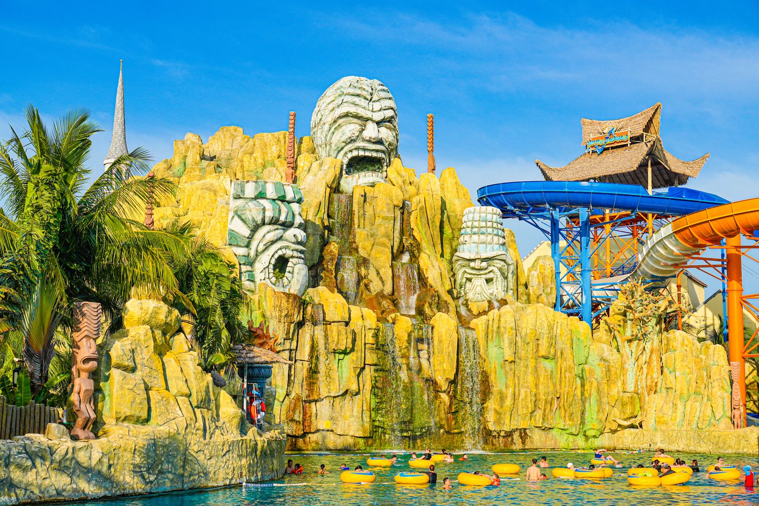 2025 富國島珍珠遊樂園 VinWonders Phu Quoc｜煙火、設施、表演遊玩攻略! @混血珊莎的奇幻旅程