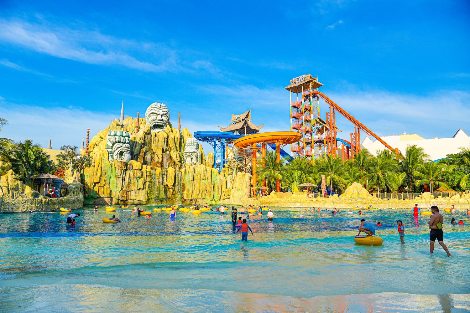 2025 富國島珍珠遊樂園 VinWonders Phu Quoc｜煙火、設施、表演遊玩攻略! @混血珊莎的奇幻旅程