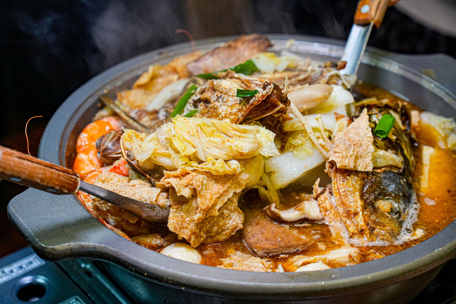 萬里古早風味甕仔雞｜萬里美食推薦，澎湃合菜每人只要 800 元! @混血珊莎的奇幻旅程
