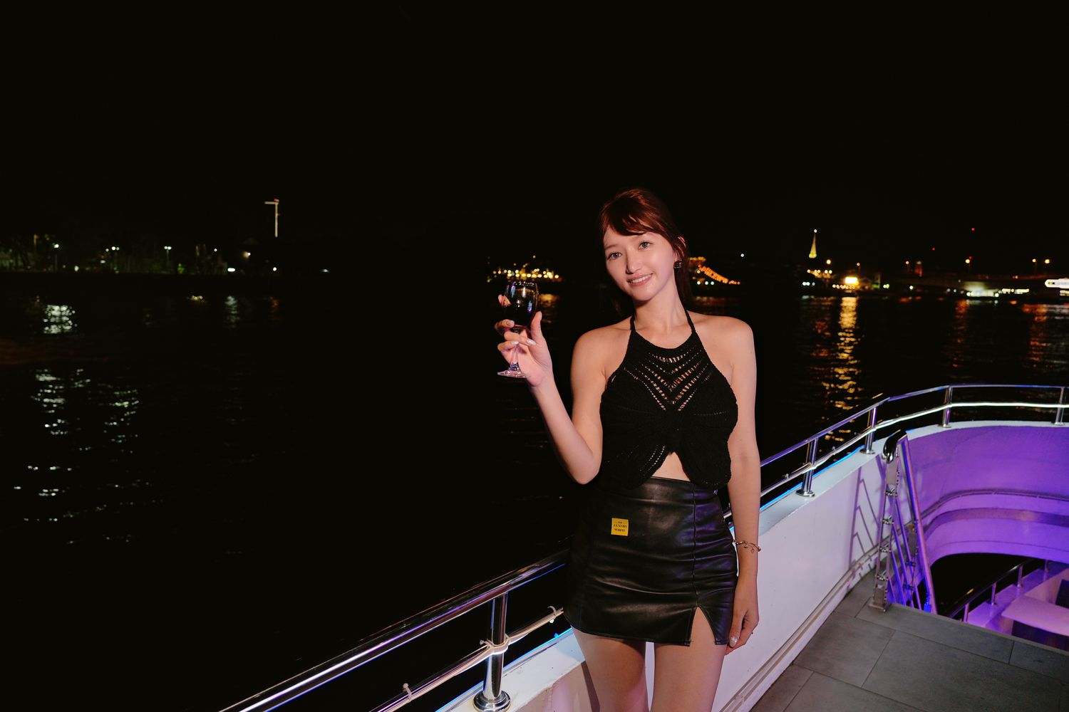 湄南河白蘭花河號遊船White Orchid River Cruise｜曼谷遊船人妖秀，海鮮自助餐跟酒水無限暢飲! @混血珊莎的奇幻旅程